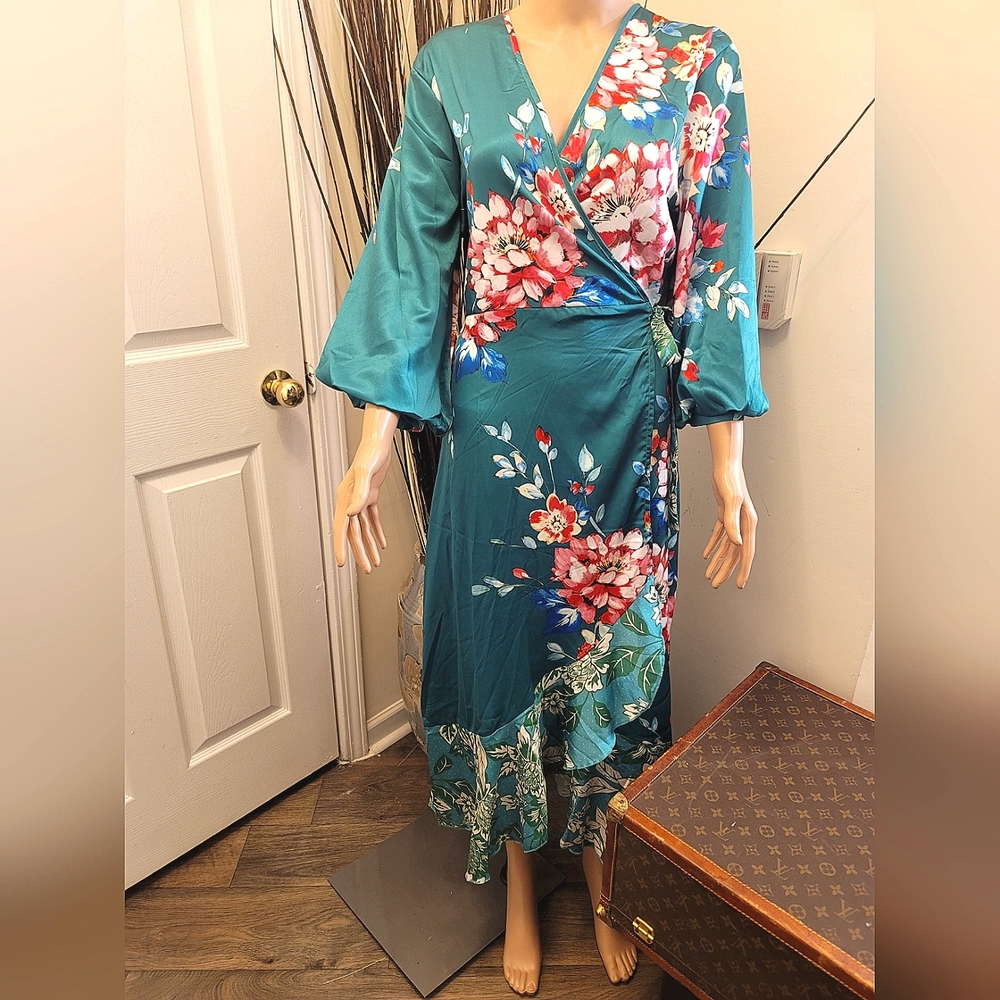 Beautiful Emerald Green Wrap Balloon Sleeve Dress